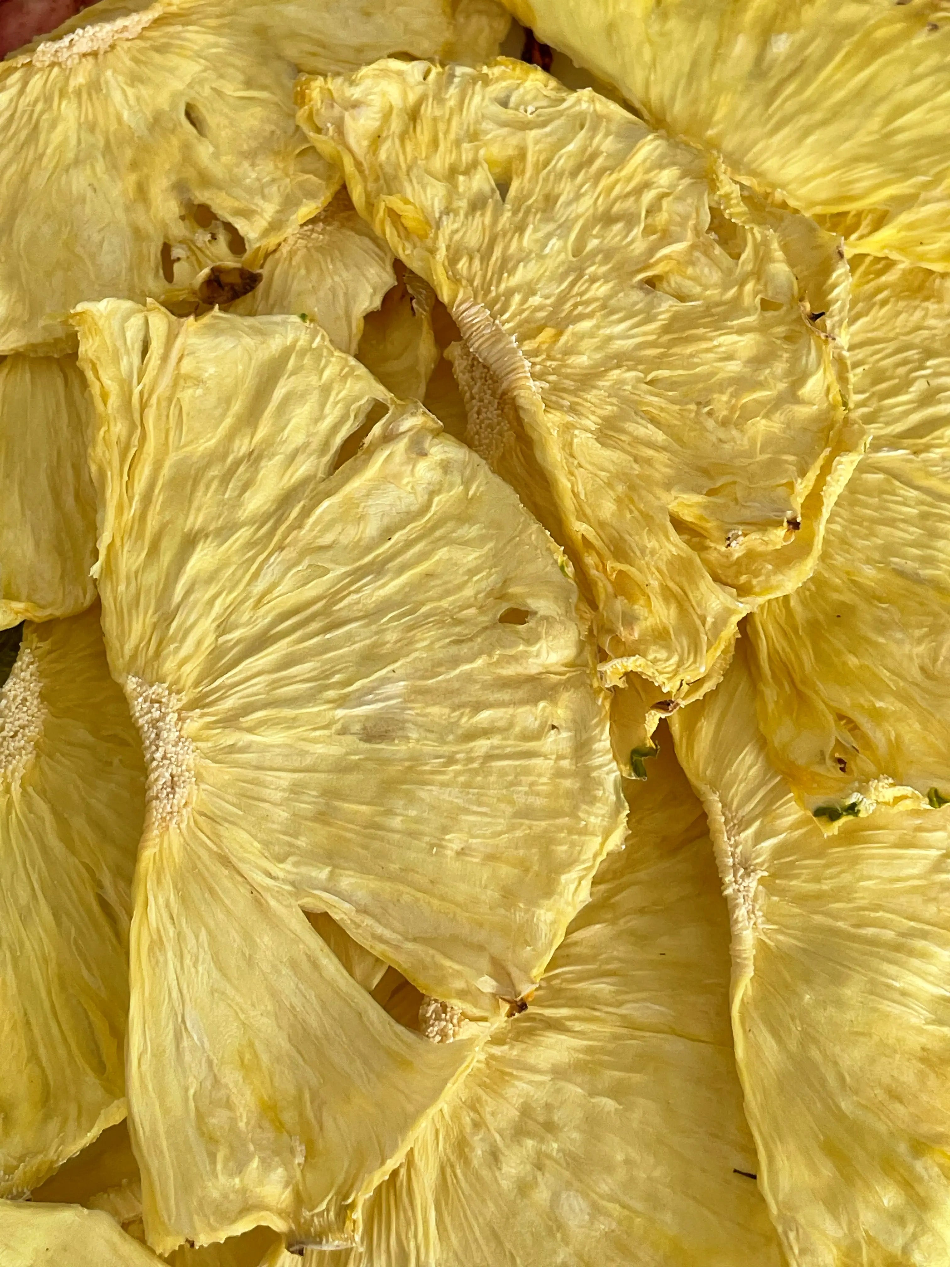Mitades de piña deshidratada